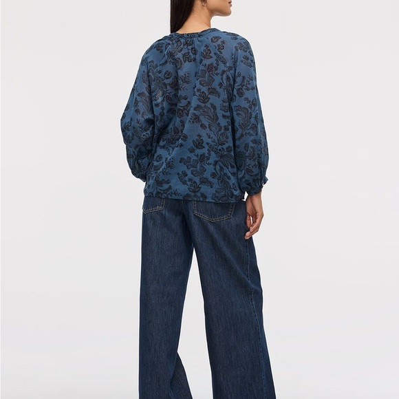 NWT Reitmans Navy Floral Blouse - Picture 2 of 6